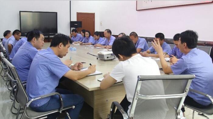 參會(huì)人員認(rèn)真學(xué)習(xí)